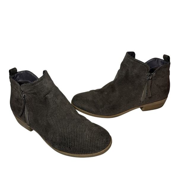 Cowboy Carter Western Size 10 Gray Faux Suede Dylan Laser Cut Ankle Booties - Picture 1 of 10